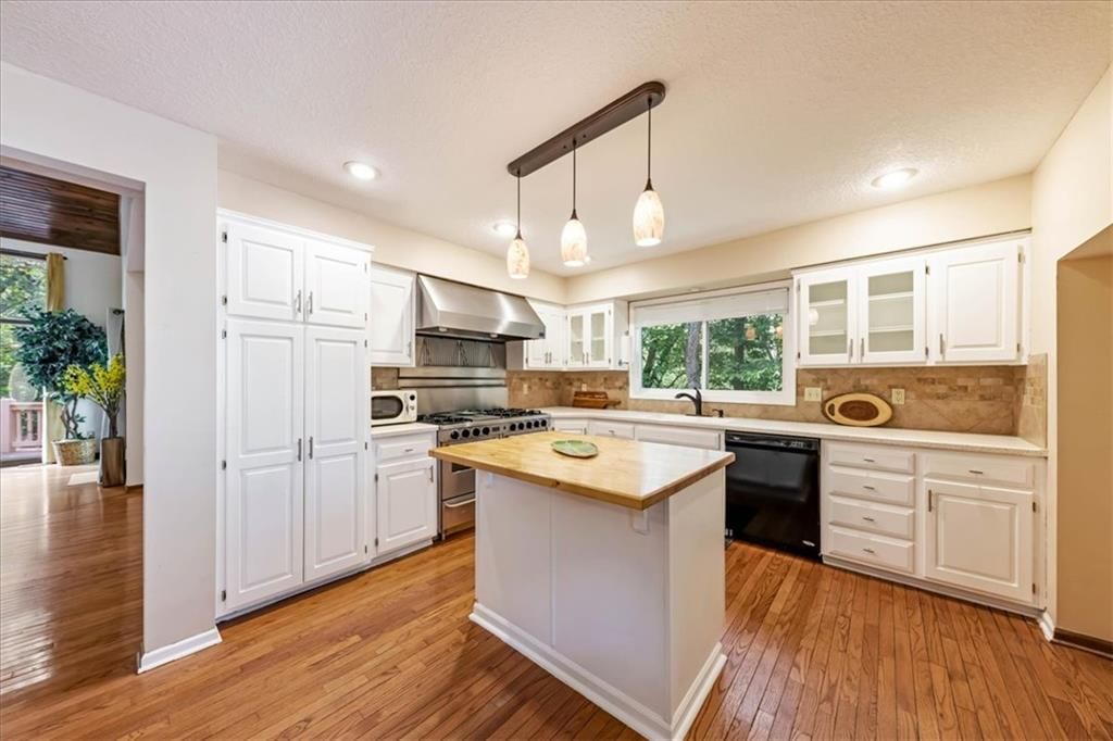 Photo 7 of 51 - 15421 Kansas Avenue, Basehor, KS 66007