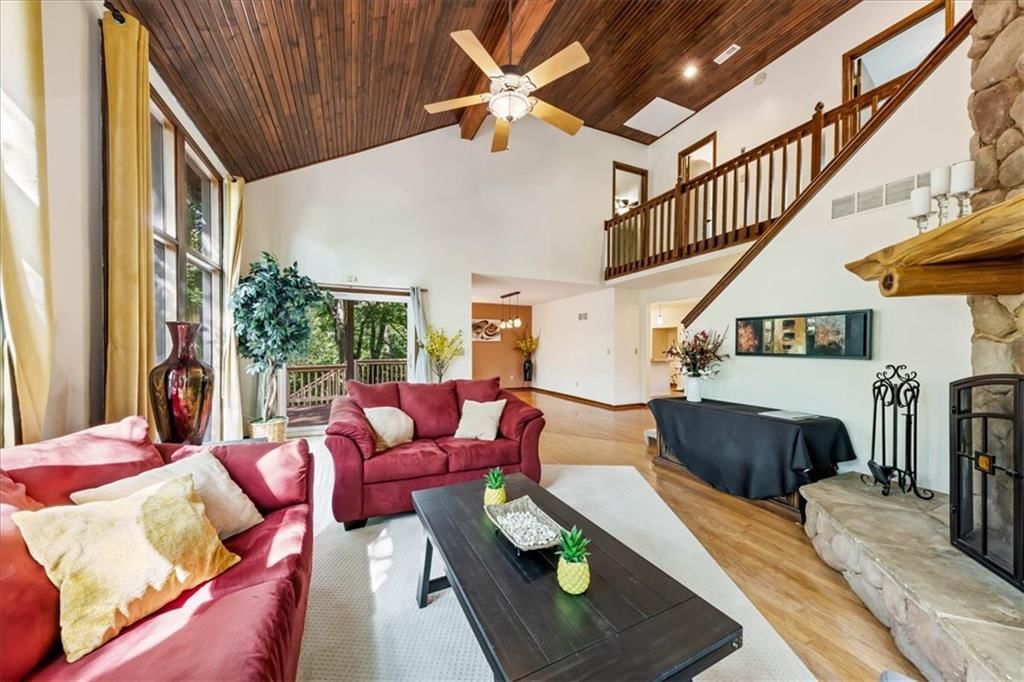 Photo 15 of 51 - 15421 Kansas Avenue, Basehor, KS 66007