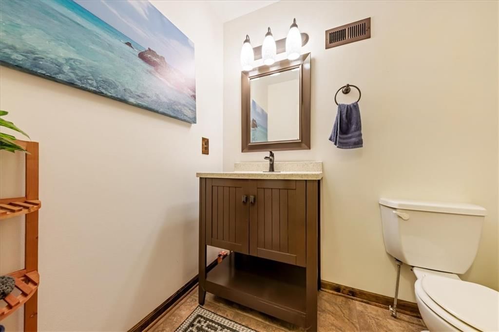 Photo 18 of 51 - 15421 Kansas Avenue, Basehor, KS 66007