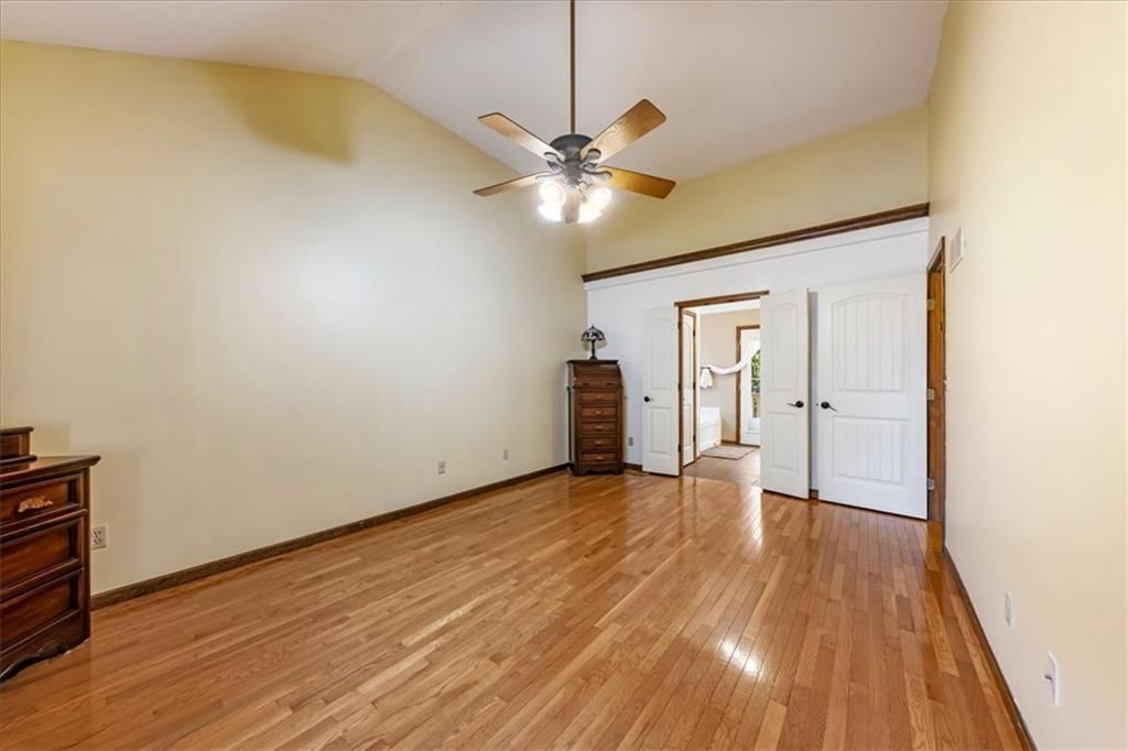 Photo 21 of 51 - 15421 Kansas Avenue, Basehor, KS 66007