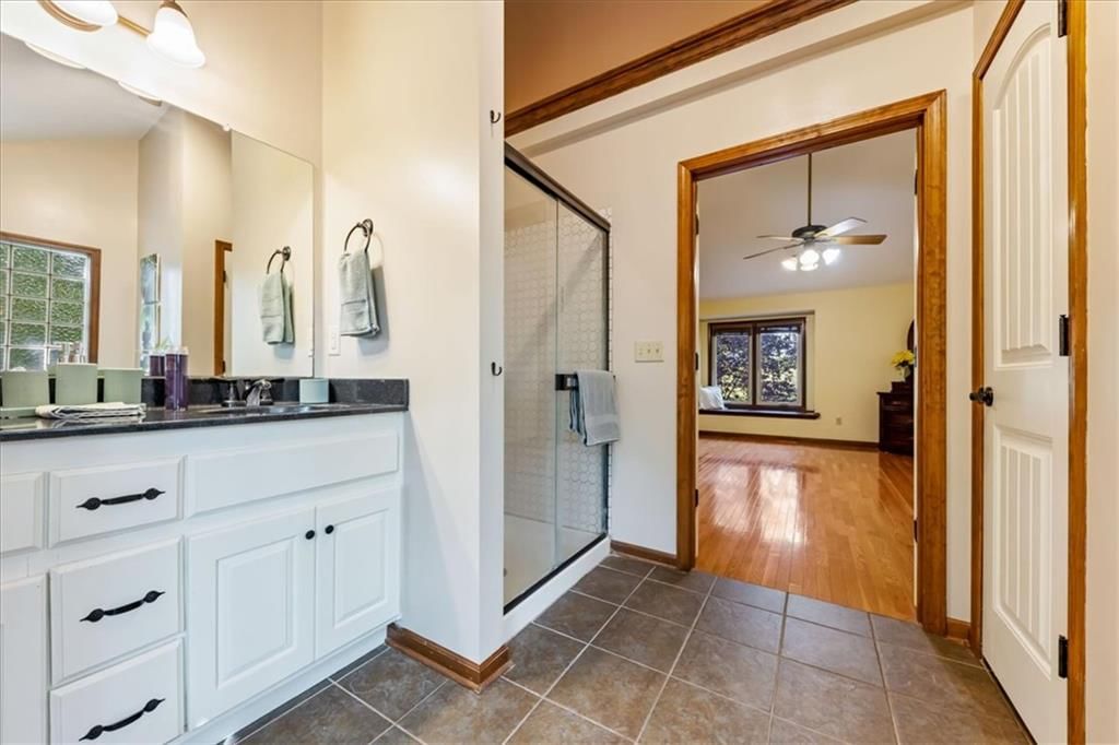 Photo 25 of 51 - 15421 Kansas Avenue, Basehor, KS 66007