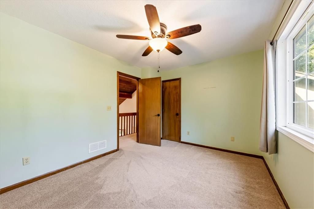 Photo 28 of 51 - 15421 Kansas Avenue, Basehor, KS 66007