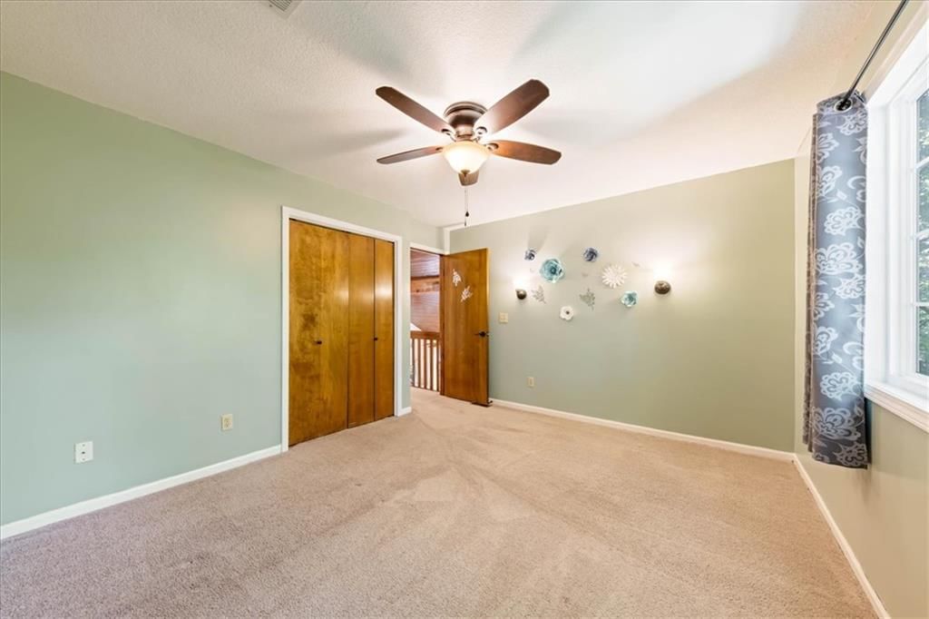 Photo 31 of 51 - 15421 Kansas Avenue, Basehor, KS 66007