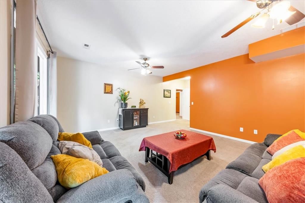 Photo 33 of 51 - 15421 Kansas Avenue, Basehor, KS 66007