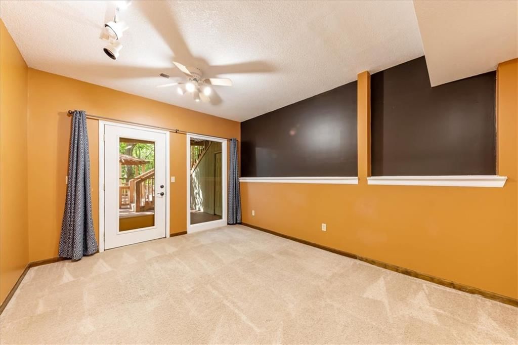 Photo 34 of 51 - 15421 Kansas Avenue, Basehor, KS 66007