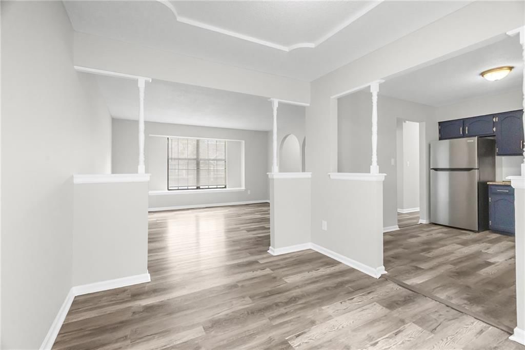 Photo 9 of 29 - 1405 N Millburn Avenue, Independence, MO 64056