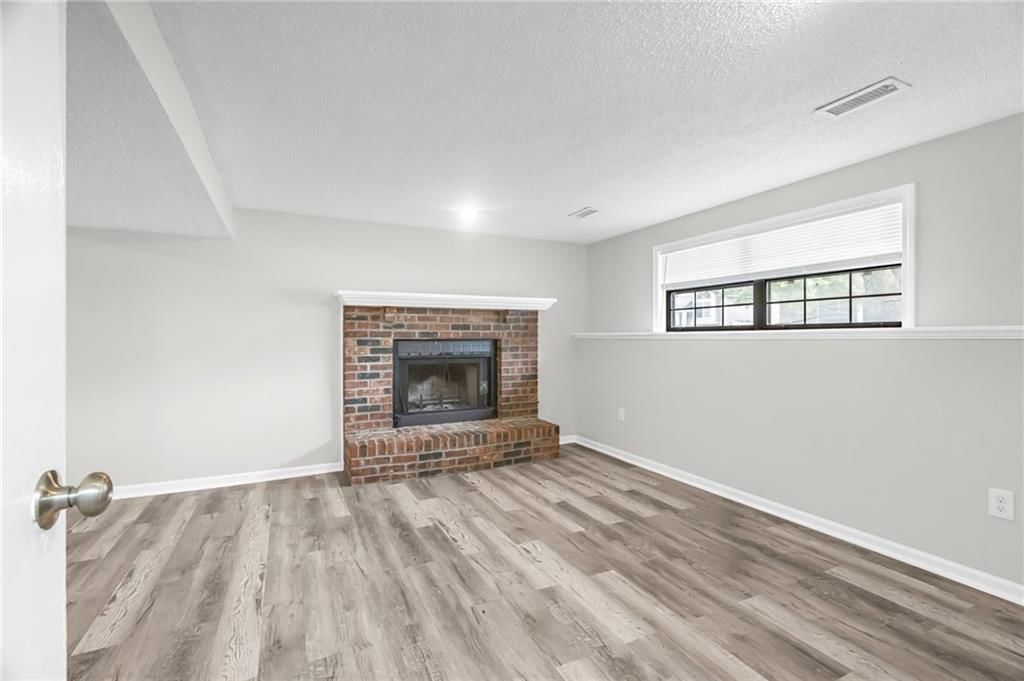Photo 20 of 29 - 1405 N Millburn Avenue, Independence, MO 64056