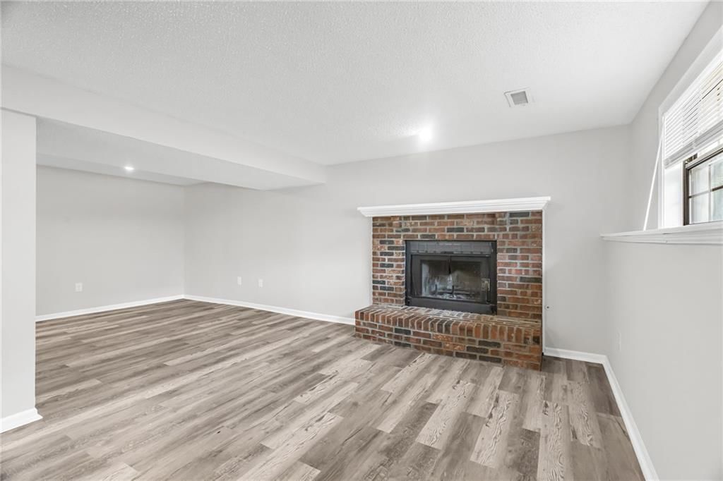 Photo 21 of 29 - 1405 N Millburn Avenue, Independence, MO 64056