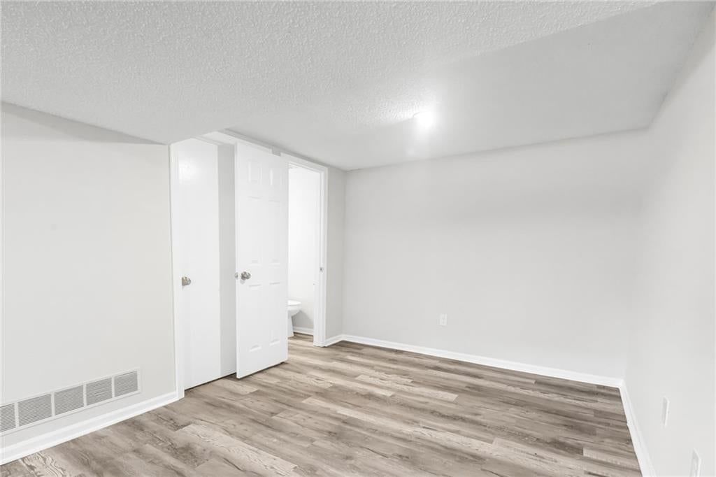 Photo 22 of 29 - 1405 N Millburn Avenue, Independence, MO 64056