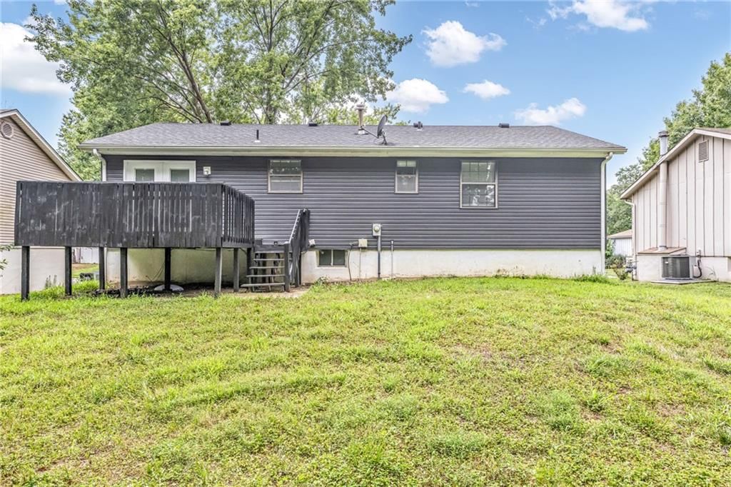 Photo 26 of 29 - 1405 N Millburn Avenue, Independence, MO 64056