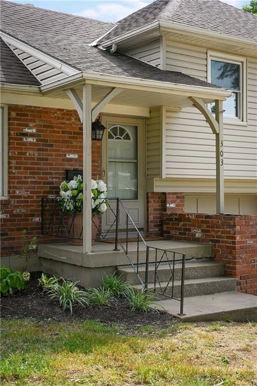 303 SW Pinnell Drive — photo 2