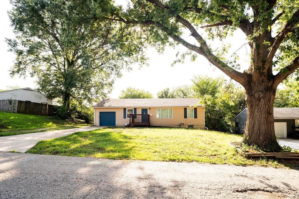 10010 BELLAIRE Avenue — photo 1