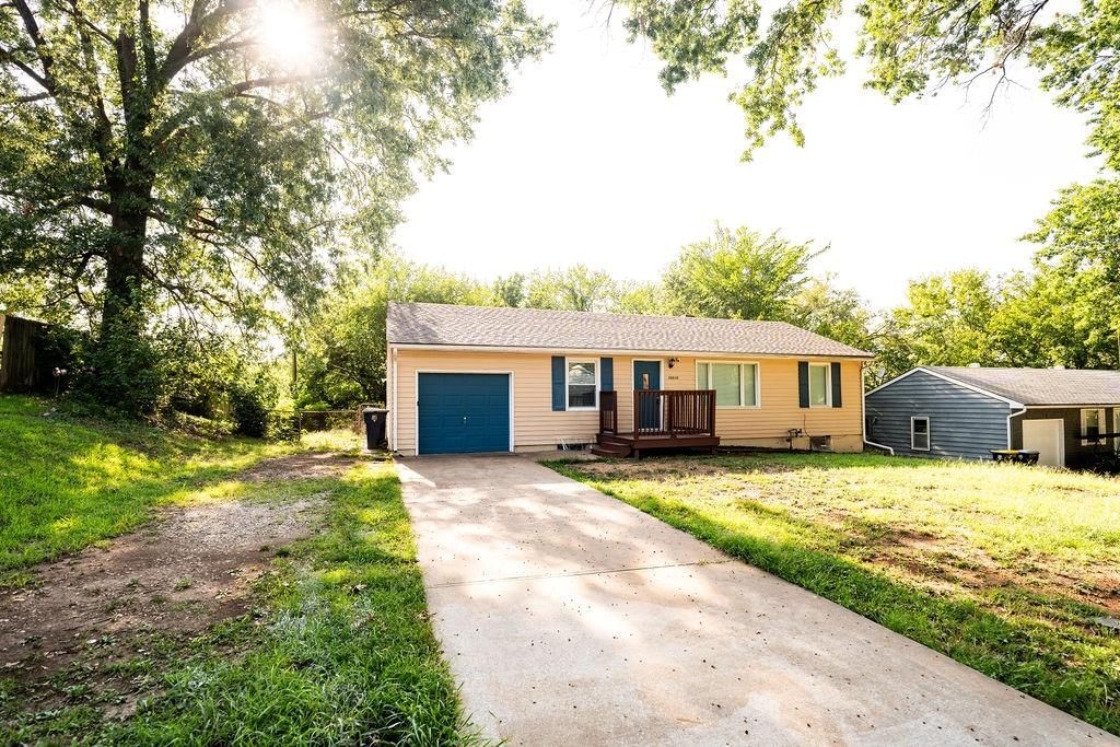 10010 BELLAIRE Avenue — photo 3