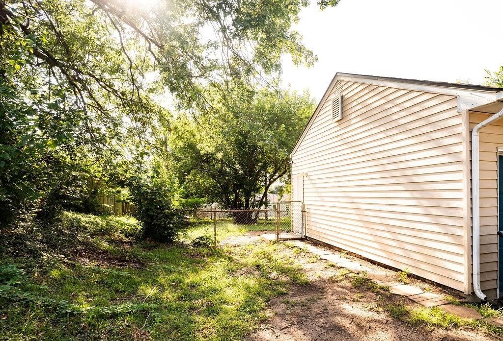 10010 BELLAIRE Avenue — photo 4