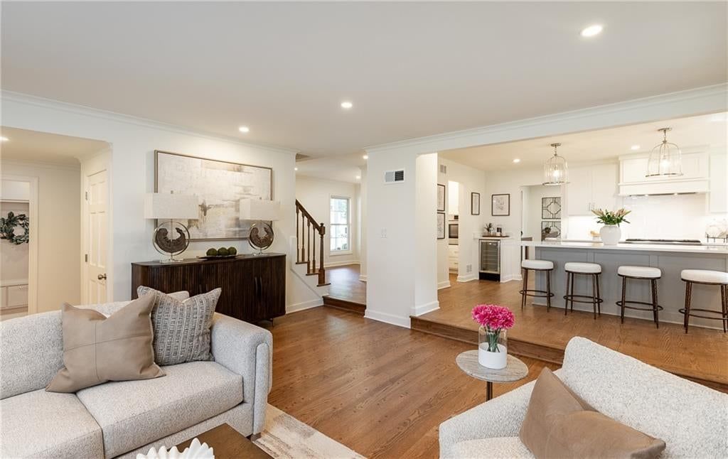 Photo 11 of 44 - 9308 Alhambra Street, Prairie Village, KS 66207