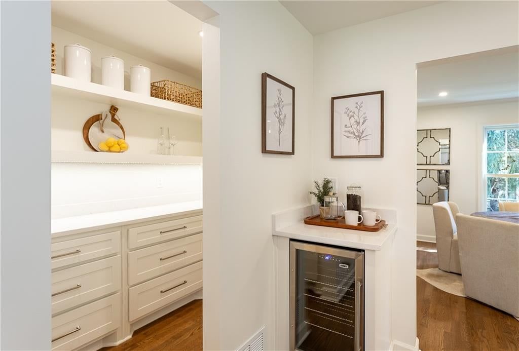 Photo 15 of 44 - 9308 Alhambra Street, Prairie Village, KS 66207