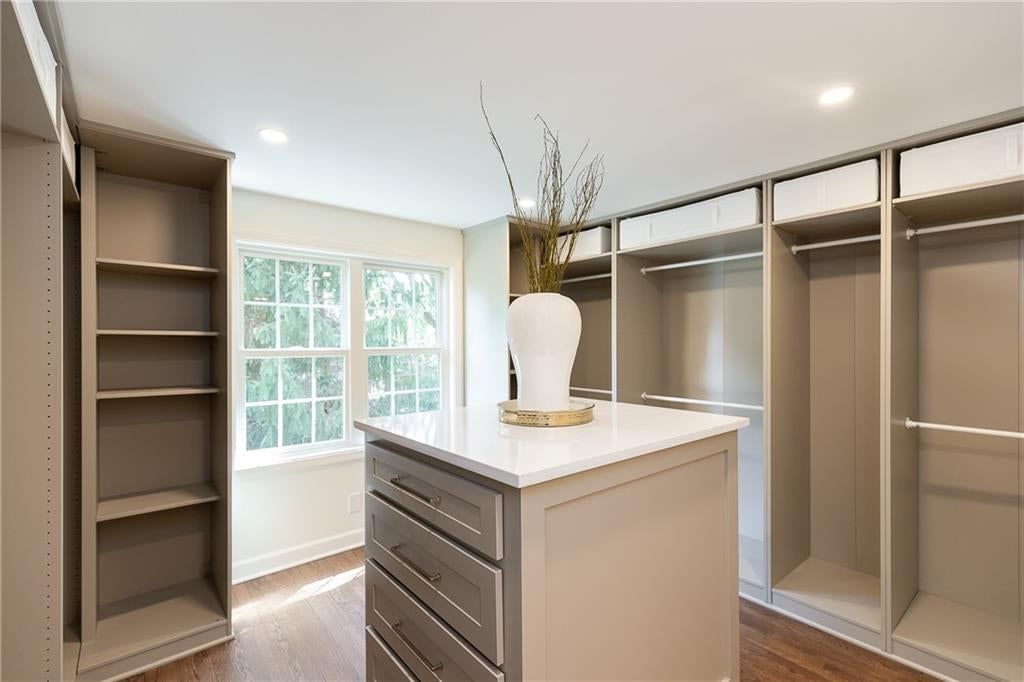Photo 23 of 44 - 9308 Alhambra Street, Prairie Village, KS 66207