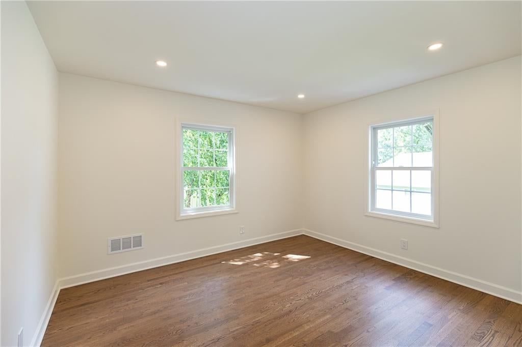 Photo 25 of 44 - 9308 Alhambra Street, Prairie Village, KS 66207