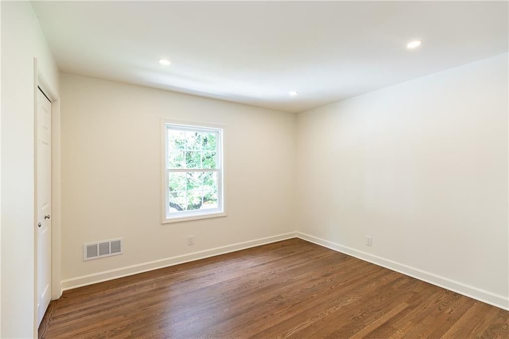Photo 30 of 44 - 9308 Alhambra Street, Prairie Village, KS 66207