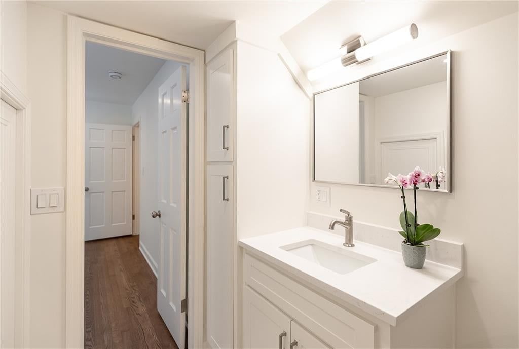 Photo 32 of 44 - 9308 Alhambra Street, Prairie Village, KS 66207