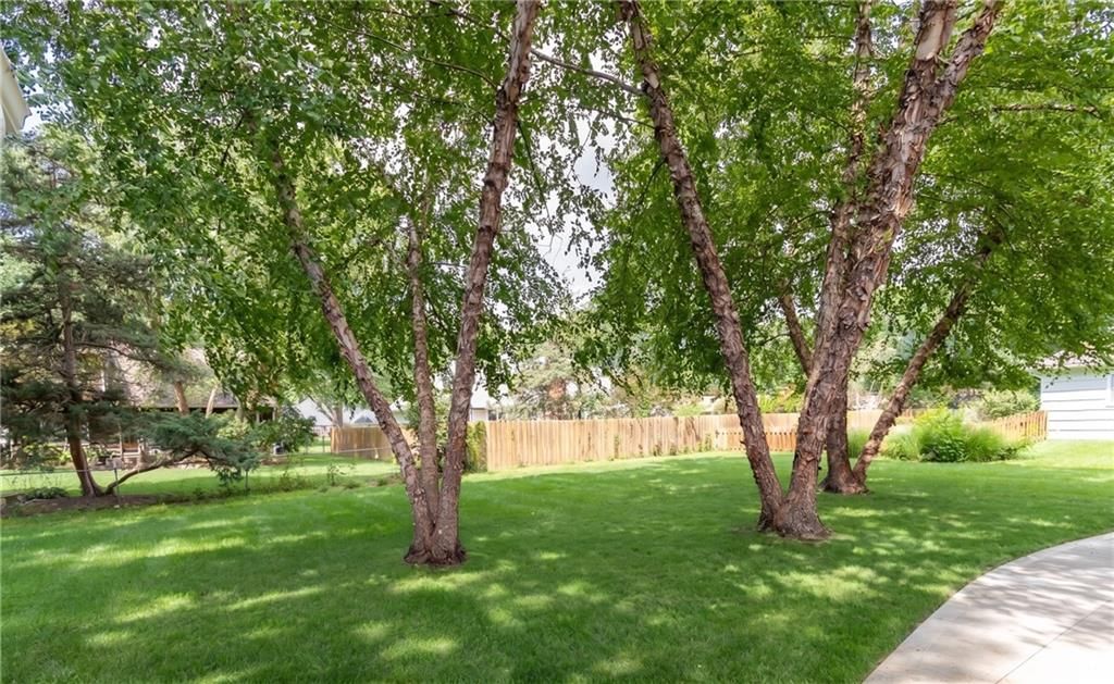 Photo 37 of 44 - 9308 Alhambra Street, Prairie Village, KS 66207