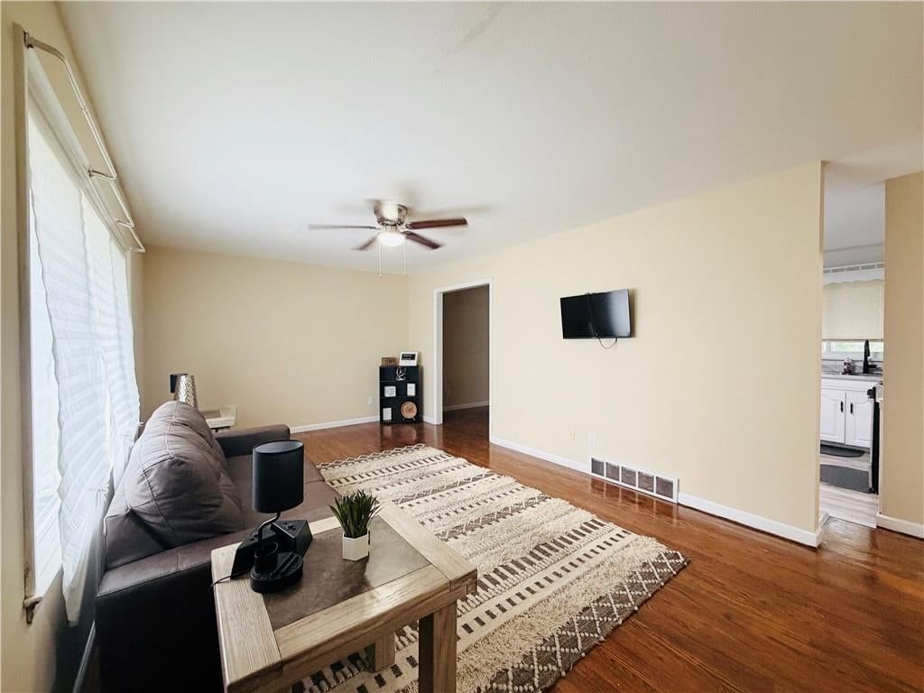 11703 Belmont Avenue — photo 10