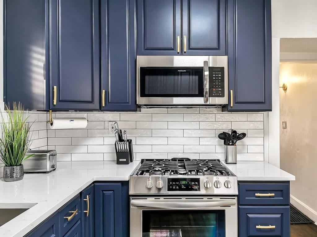 4548 Mercier Street — photo 5