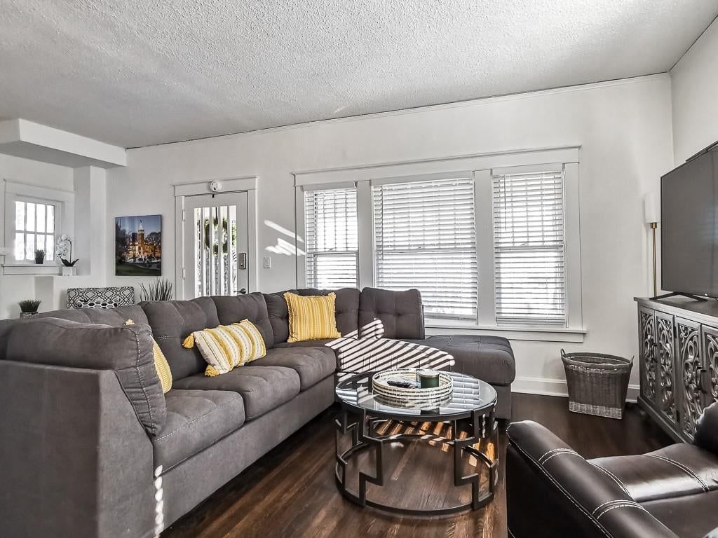 4548 Mercier Street — photo 16