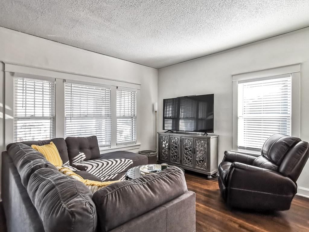 4548 Mercier Street — photo 17