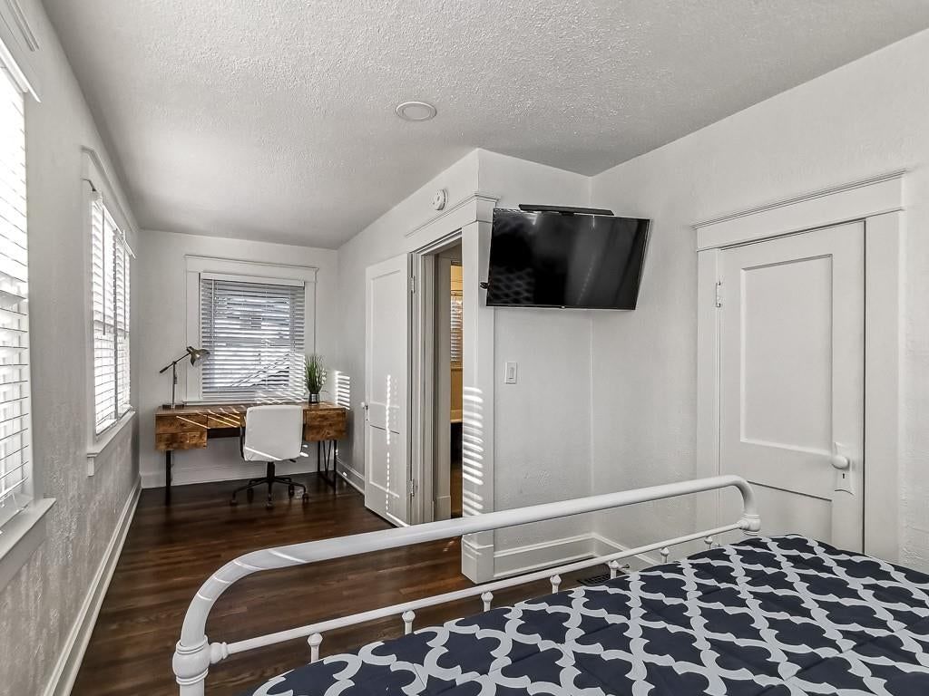 4548 Mercier Street — photo 26