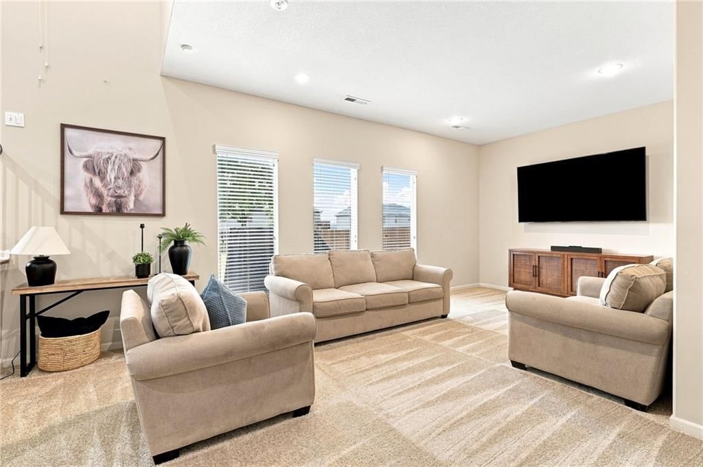 Photo 18 of 40 - 906 SW Bobcat Street, Oak Grove, MO 64075