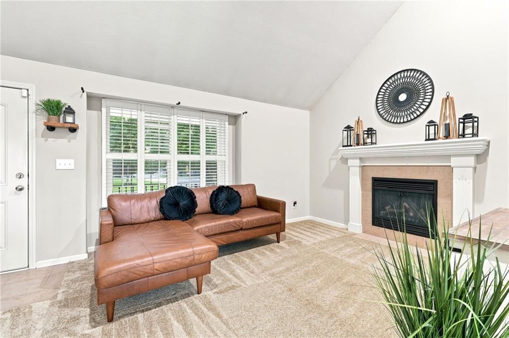 Photo 6 of 40 - 906 SW Bobcat Street, Oak Grove, MO 64075