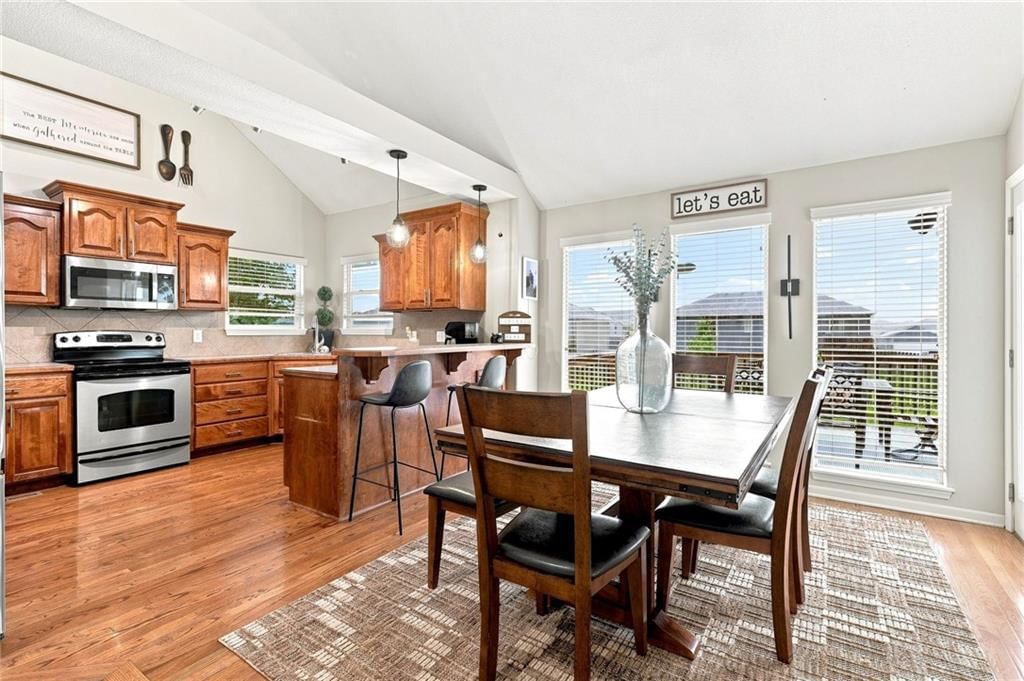 Photo 11 of 40 - 906 SW Bobcat Street, Oak Grove, MO 64075