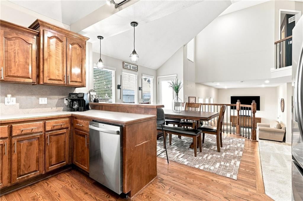 Photo 17 of 40 - 906 SW Bobcat Street, Oak Grove, MO 64075