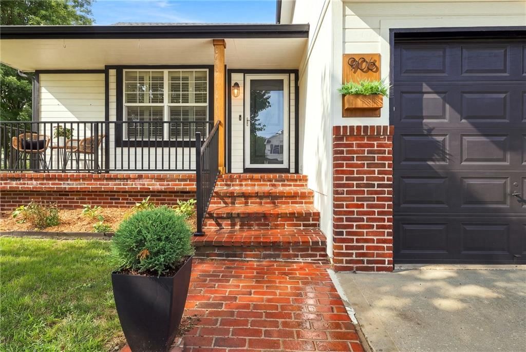 Photo 4 of 40 - 906 SW Bobcat Street, Oak Grove, MO 64075