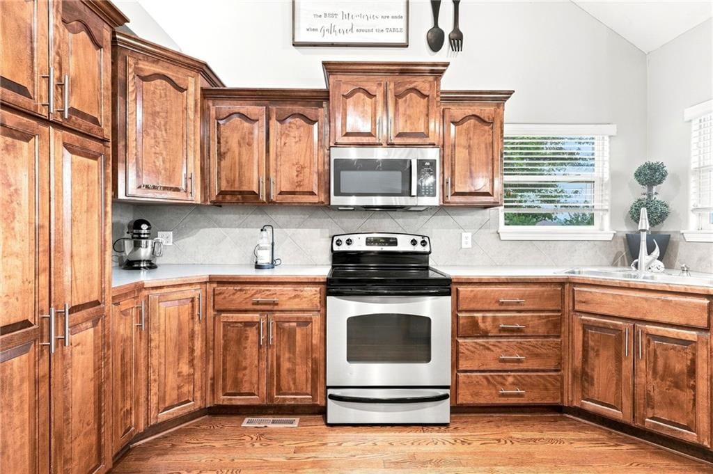 Photo 13 of 40 - 906 SW Bobcat Street, Oak Grove, MO 64075