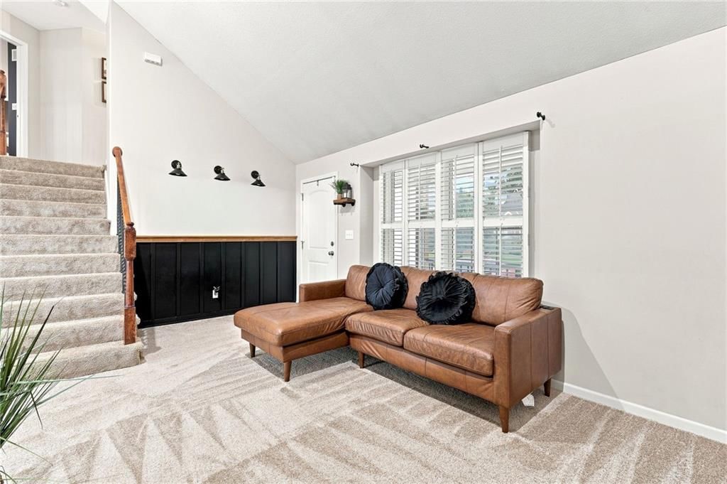 Photo 8 of 40 - 906 SW Bobcat Street, Oak Grove, MO 64075