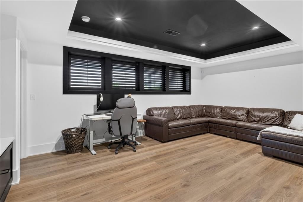 17401 Oakshire Street — photo 33