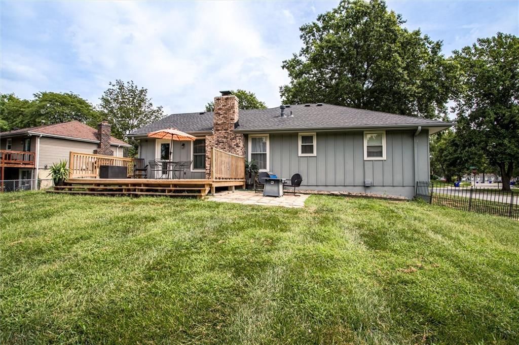 3800 NE Carriage Street — photo 5