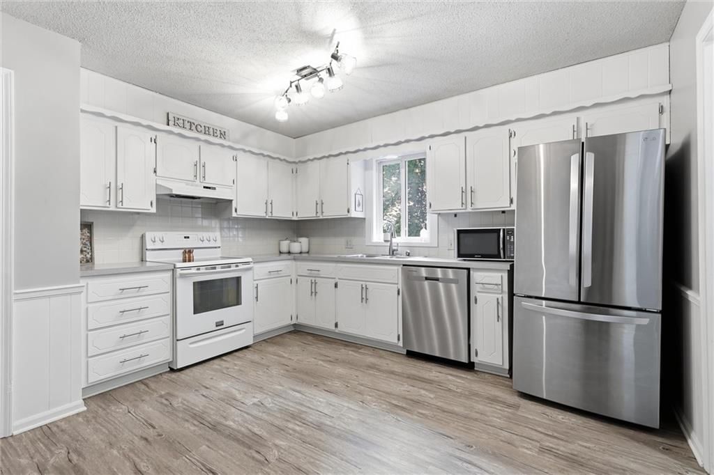 573 E 126th Terrace — photo 14