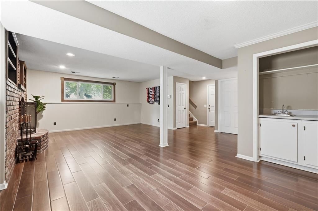 573 E 126th Terrace — photo 33