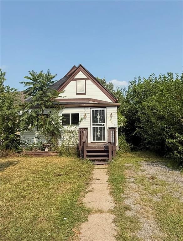 2425 Jackson Avenue — photo 1