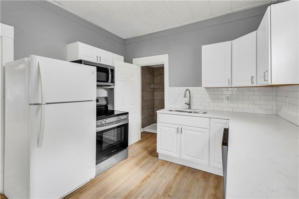 2425 Jackson Avenue — photo 11