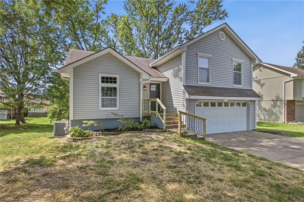 Photo 3 of 39 - 1103 SE 5th Terrace, Lee's Summit, MO 64063