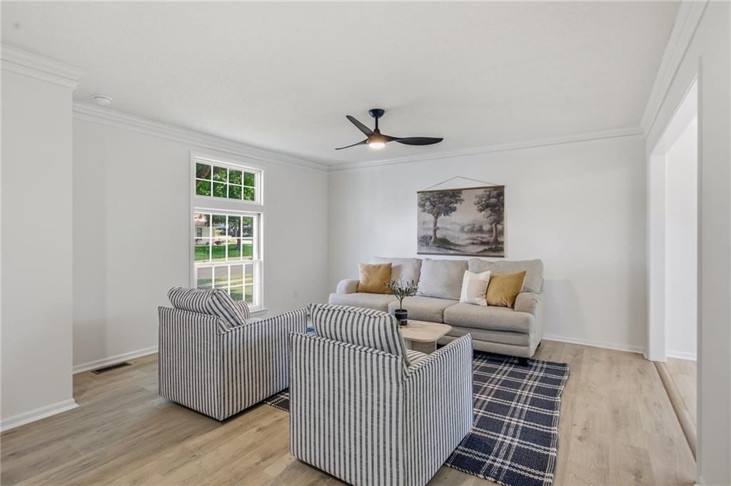 Photo 5 of 39 - 1103 SE 5th Terrace, Lee's Summit, MO 64063