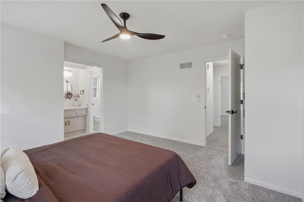 Photo 16 of 39 - 1103 SE 5th Terrace, Lee's Summit, MO 64063
