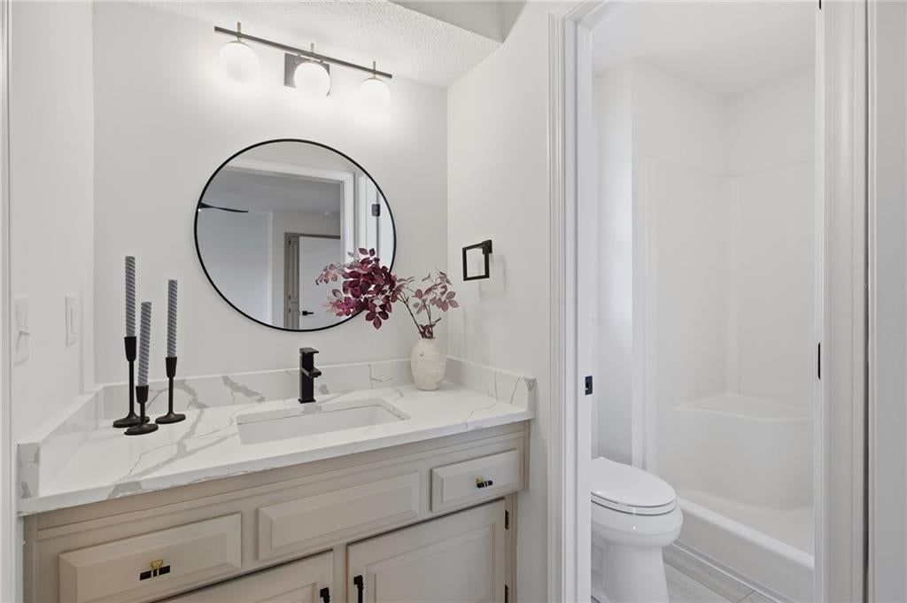 Photo 18 of 39 - 1103 SE 5th Terrace, Lee's Summit, MO 64063