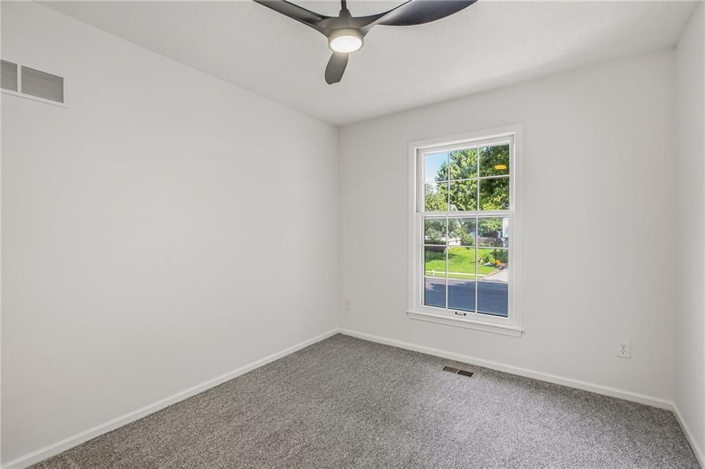 Photo 20 of 39 - 1103 SE 5th Terrace, Lee's Summit, MO 64063