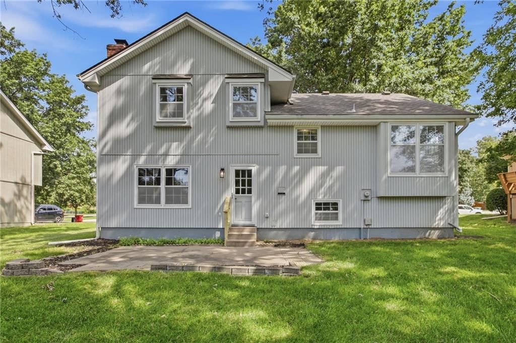 Photo 36 of 39 - 1103 SE 5th Terrace, Lee's Summit, MO 64063