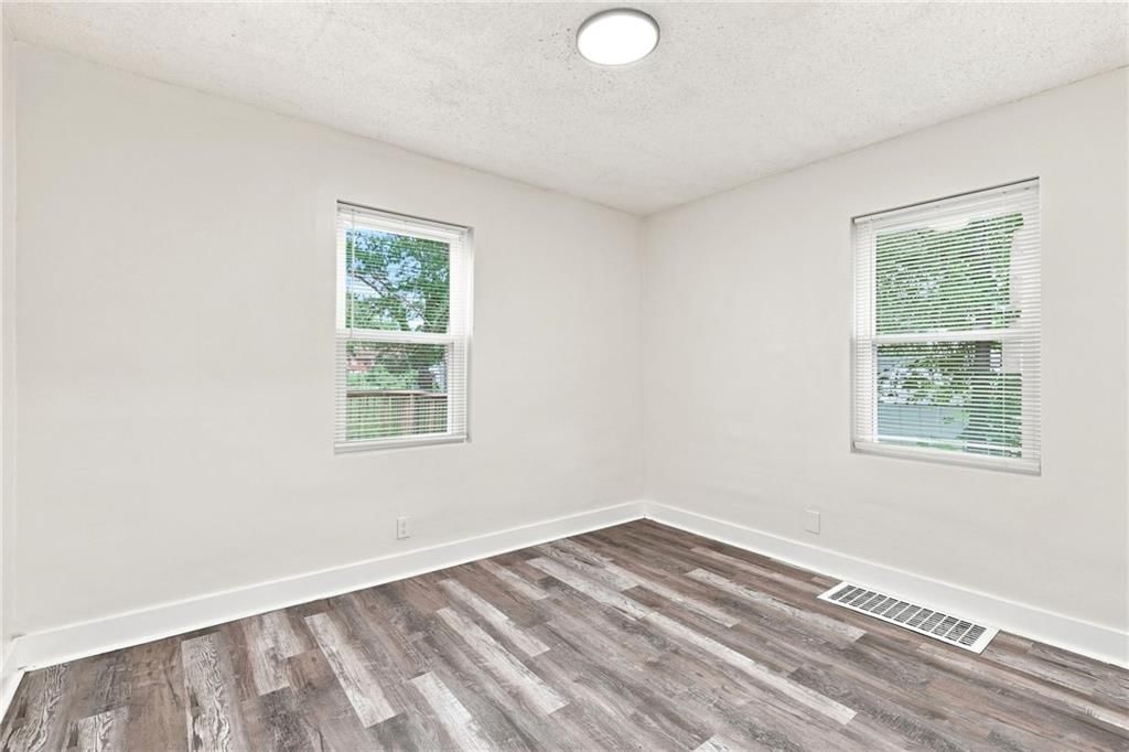 915 Madison Street — photo 17